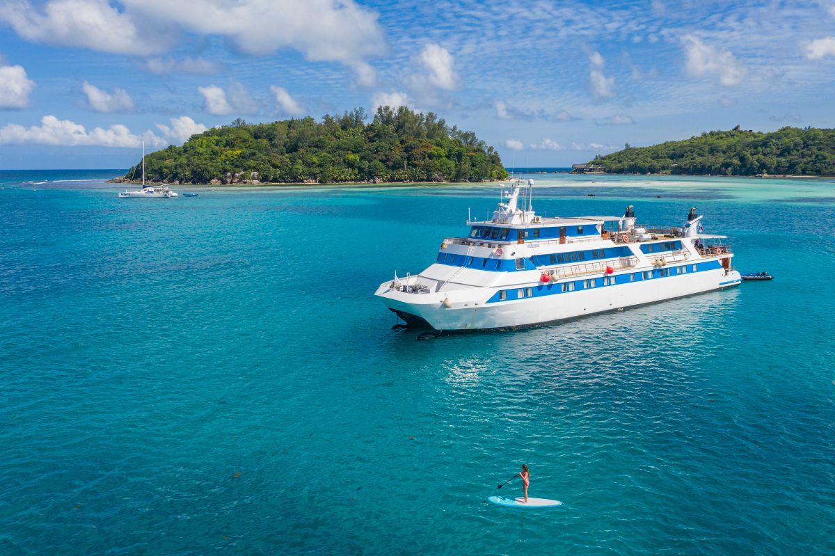 Ocean Cruise with Luxury Cruise features kochi to Thoothukudi